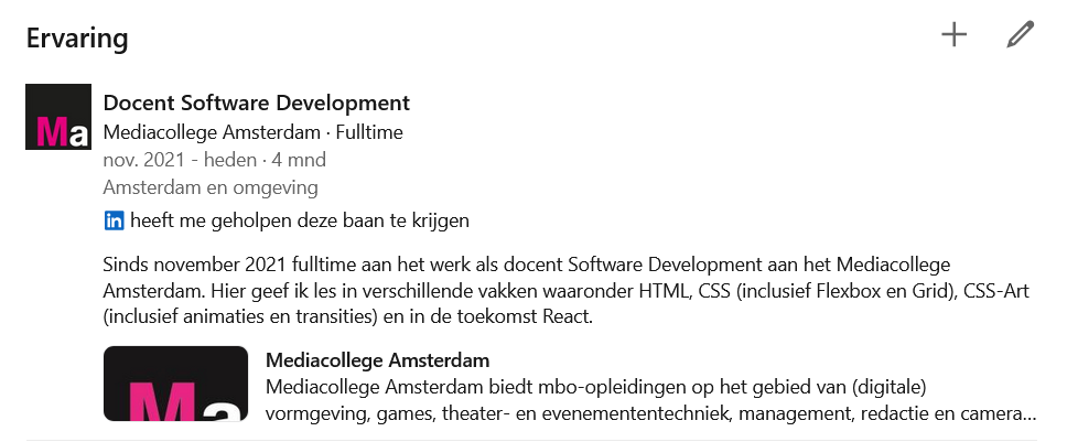 Een stukje van mijn LinkedIn-profiel, waar te zien is dat LinkedIn een badge heeft toegevoegd dat ik mijn baan via hun heb gevonden.